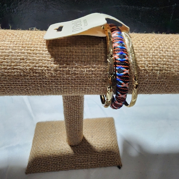 Bracelets - Picture 2 of 2